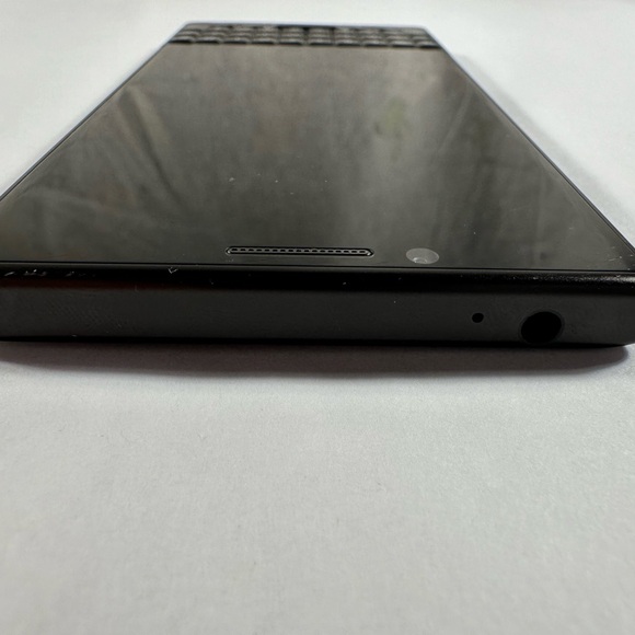 BlackBerry Key2 Unlocked - Picture 5 of 6